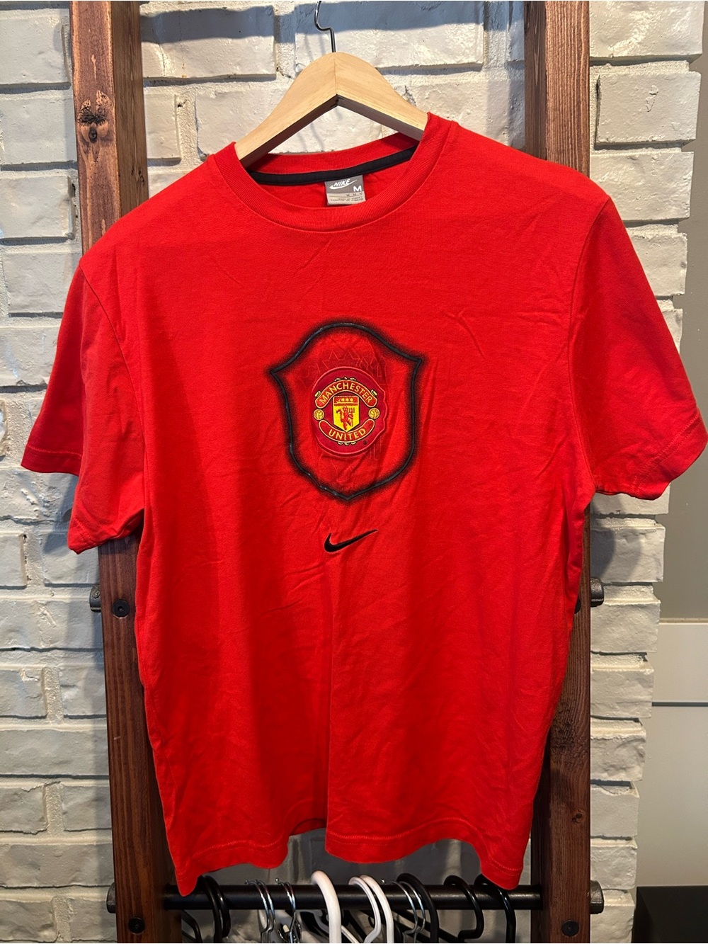Vintage Manchester United Nike Centre Logo Mini Swoosh Men’s T-Shirt Red size M